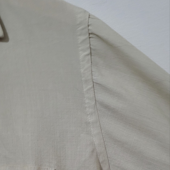 VAN HEUSEN BIEGE COTTON BUTTON UP SHORT SLEEVE SHIRT SIZE: MEDIUM - Picture 6 of 6